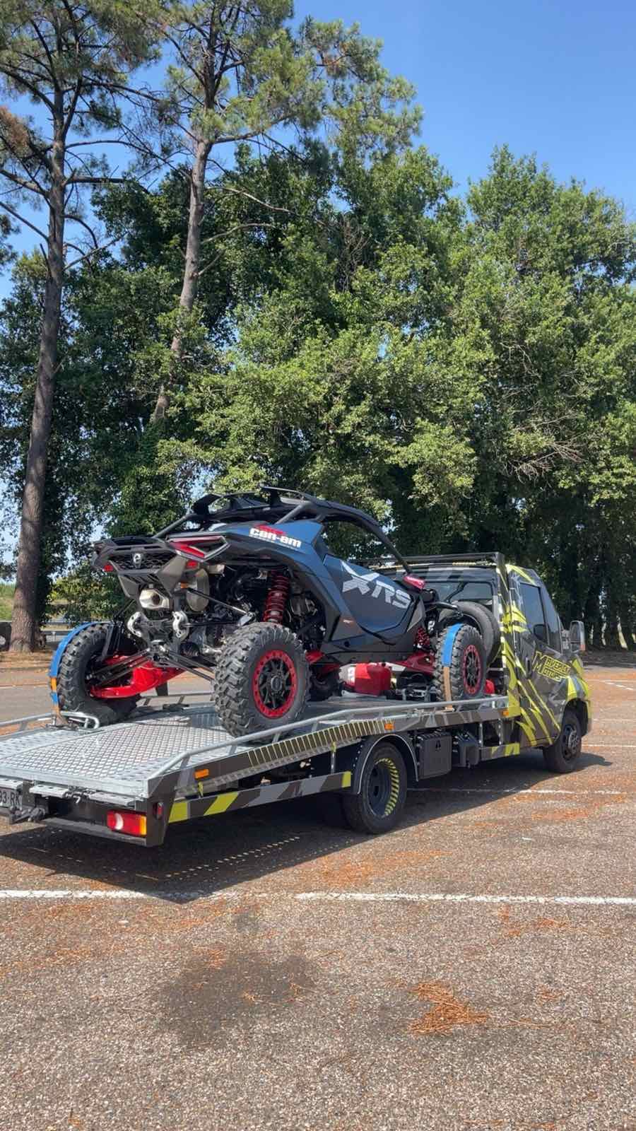 Transport d'un buggy sur le plateau MAVERICK MOTORS